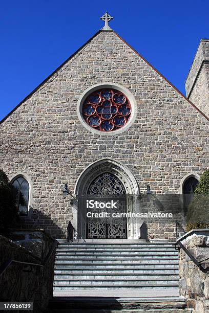 Iglesia Arriba Foto de stock y más banco de imágenes de Aire libre - Aire libre, Arquitectura, Arquitectura exterior