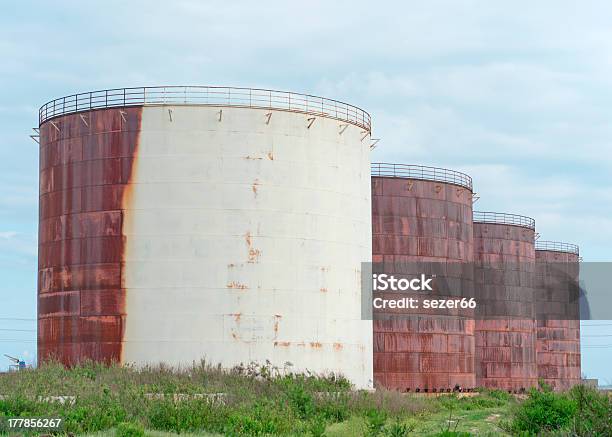 Foto de Tanque De Combustível e mais fotos de stock de Abastecer - Abastecer, Aço, Branco