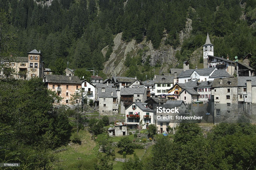 A aldeia rural de Fusio no Vale Maggia - Foto de stock de Alpes europeus royalty-free