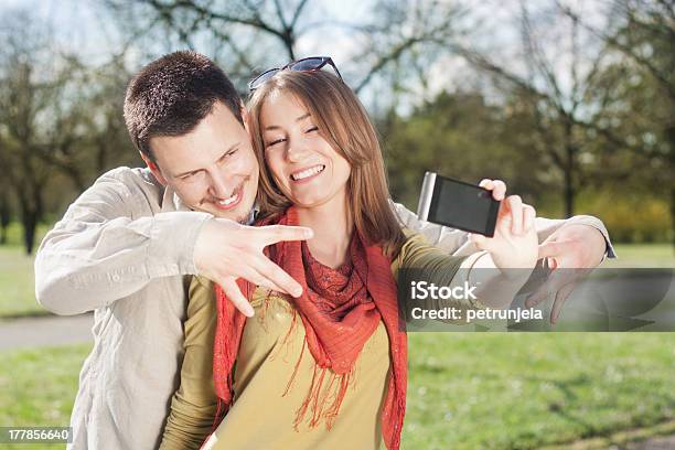 Autoretrato - Fotografias de stock e mais imagens de Adulto - Adulto, Amizade, Amor