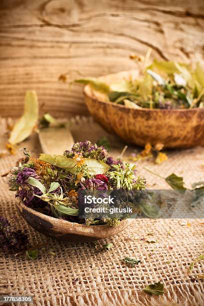 Tè Alle Erbe - Fotografie stock e altre immagini di Alimentazione sana - Alimentazione sana, Alimenti secchi, Camellia sinensis