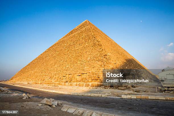 Piramide Di Cheope - Fotografie stock e altre immagini di Ambientazione esterna - Ambientazione esterna, Antico - Condizione, Architettura
