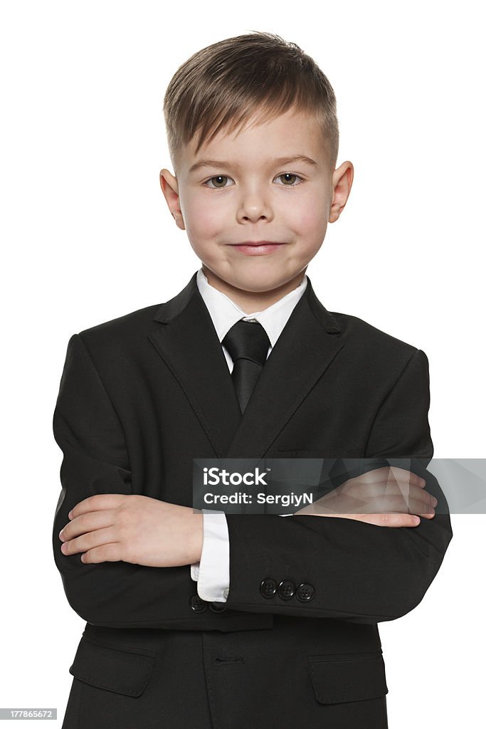 Lächelnde Junge im schwarzen Anzug - Lizenzfrei 6-7 Jahre Stock-Foto