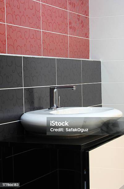 Waschbecken Stockfoto und mehr Bilder von Architektur - Architektur, Badewanne, Badezimmer