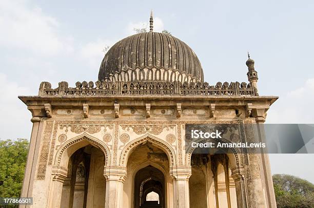 Foto de Túmulo Fachada Golconda e mais fotos de stock de Andhra Pradesh - Andhra Pradesh, Arco - Característica arquitetônica, Cidade