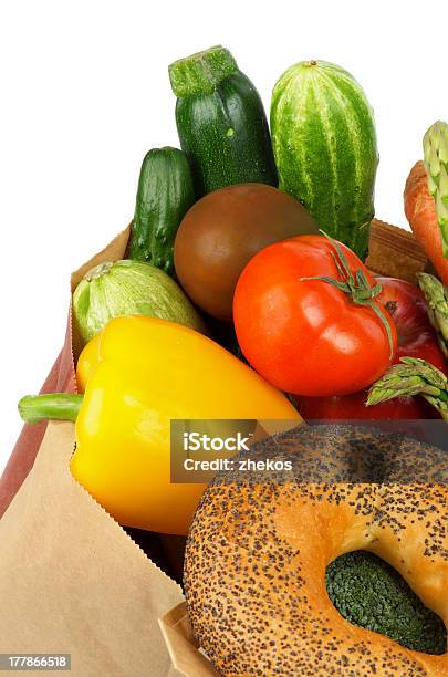 Foto de Bolsa De Mercearia e mais fotos de stock de Abobrinha - Abobrinha, Alimentação Saudável, Aspargo
