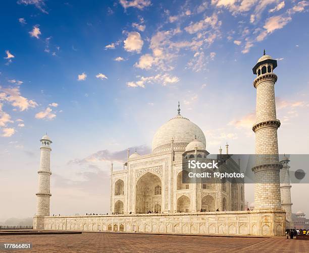 Taj Mahal Agra Atardecer En Sunrise India Foto de stock y más banco de imágenes de Agra - Agra, Aire libre, Arquitectura