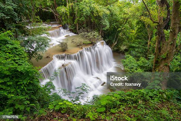 Foto de Cachoeira De Kanchanaburi e mais fotos de stock de Beleza natural - Natureza - Beleza natural - Natureza, Caindo, Cascata