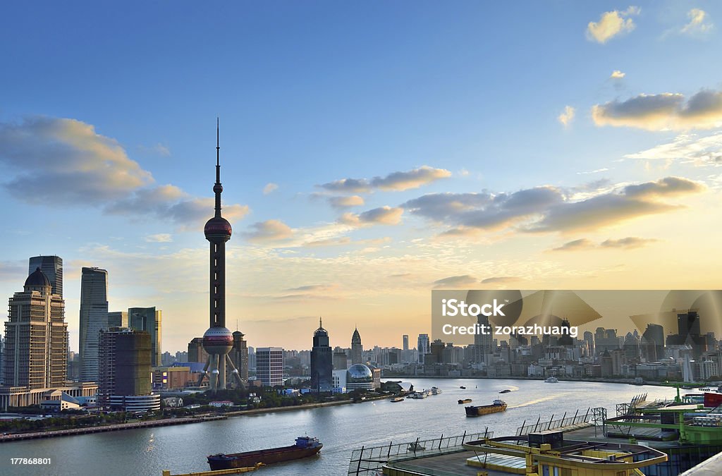 Shanghai al tramonto - Foto stock royalty-free di Acqua