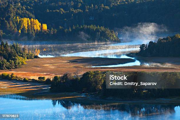 Photo libre de droit de Automne Dans Les Montagnes De Patagonie banque d'images et plus d'images libres de droit de Bariloche - Bariloche, Fleuve et rivière, Amérique du Sud