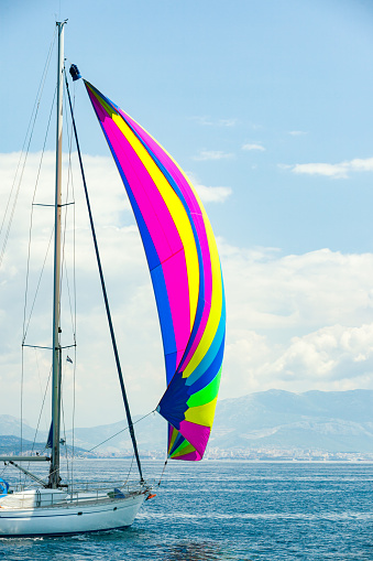 Sailing with the wind with spinnaker.