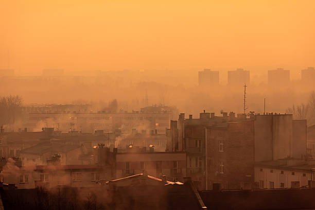 postindustrial la ville - smog city pollution town photos et images de collection