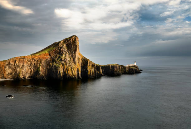 スコットランドのスカイ島にあるナイストポイント灯台の風景