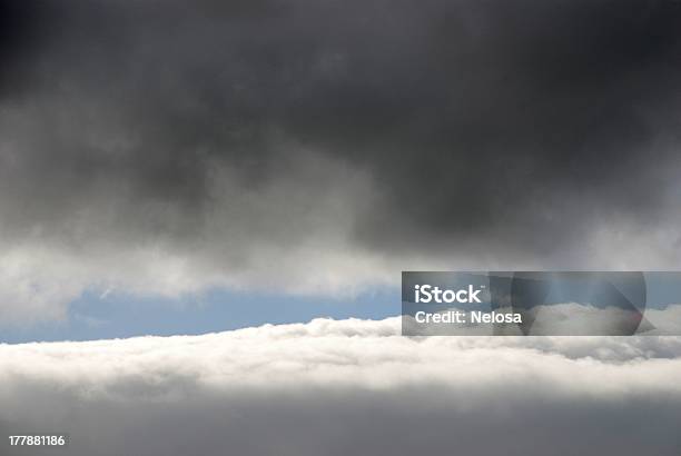 Foto de Escuro Céu e mais fotos de stock de Azul - Azul, Chuva, Céu - Vida Após a Morte