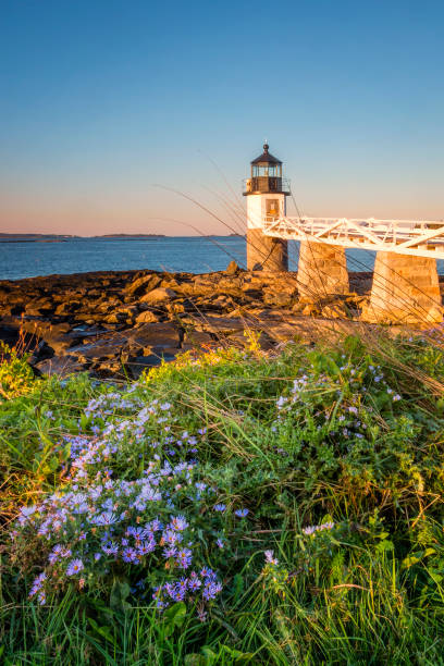 mattina sopra marshall point ighthouse - pemaquid maine foto e immagini stock