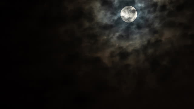 Time lapse full moon night sky. moon timelapse. moon light. clouds and moon