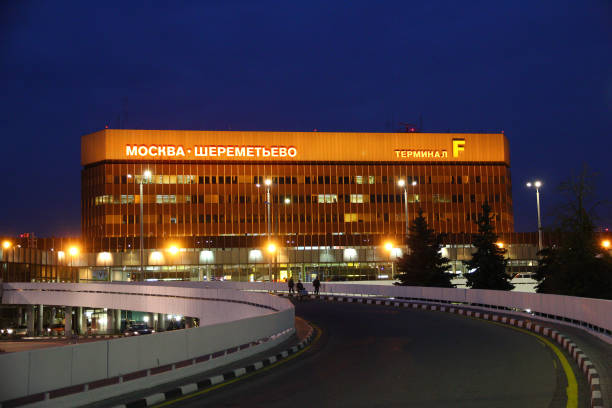 аэропорт шереметьево в москве, россия - editorial moscow russia airport sign стоковые фото и изображения