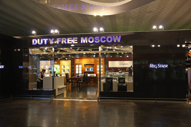 аэропорт шереметьево в москве, россия - editorial moscow russia airport sign стоковые фото и изображения