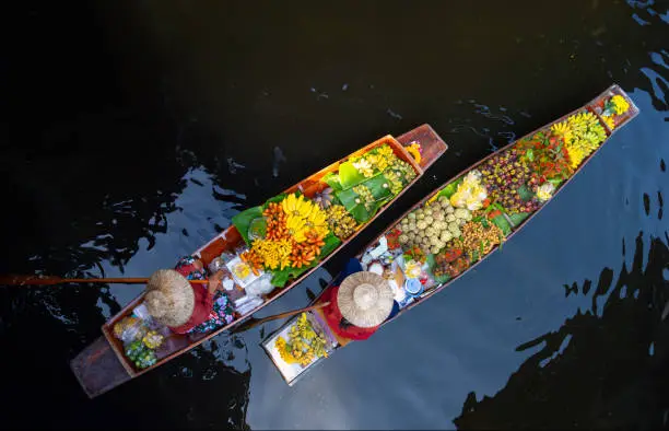 Photo of Famous Damnoen Saduak floating market in Thailand, Farmer goes to sell organic products, fruits, vegetables and Thai food, Ratchaburi province tourism concept. Thailand