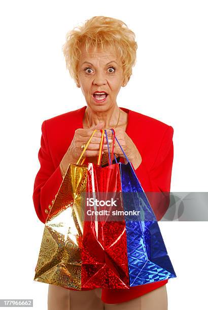 Fancy Sorprendente Nonna Con Regali - Fotografie stock e altre immagini di 60-64 anni - 60-64 anni, 60-69 anni, Abbigliamento casual