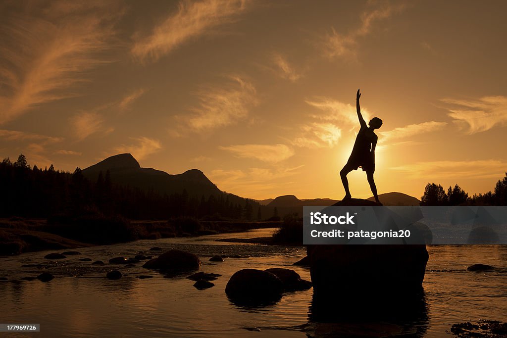 Silhueta de ioga ao ar livre, inverter guerreiro - Royalty-free Adulto Foto de stock