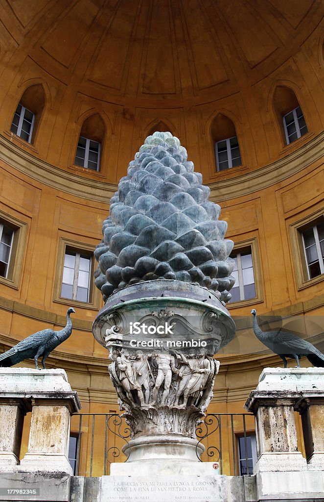 Patio del Pinecone - Foto de stock de Aire libre libre de derechos