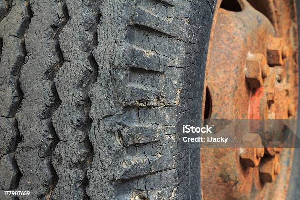 Old Tire Foto de stock y más banco de imágenes de 4x4 - 4x4, Agricultor, Agricultura