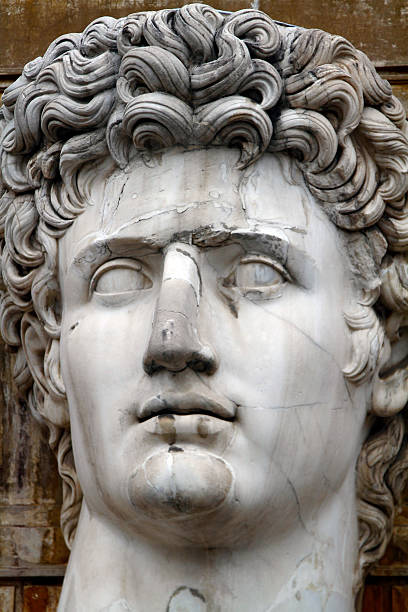헤드 황후상 of julius caesar - statue apple roman sculpture 뉴스 사진 이미지