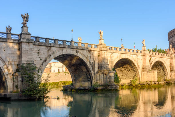 st. angel bridge (ponte sant'angelo) over tiber river in rome, italy - angel ponte sant angelo statue castel santangelo ストックフォトと画像