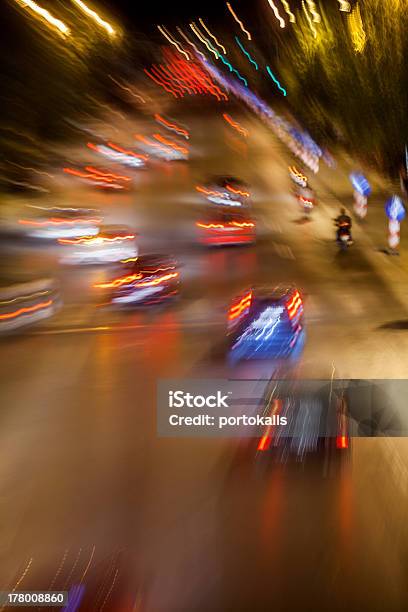 Mietwagen In Bewegung In Der Nacht Stockfoto und mehr Bilder von Abenddämmerung - Abenddämmerung, Auto, Bewegung