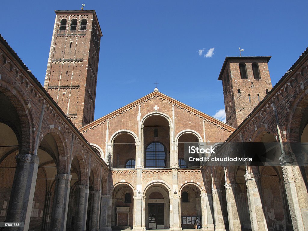 Chiesa di Sant'Ambrogio, Milano - Foto stock royalty-free di Basilica di Sant'Ambrogio