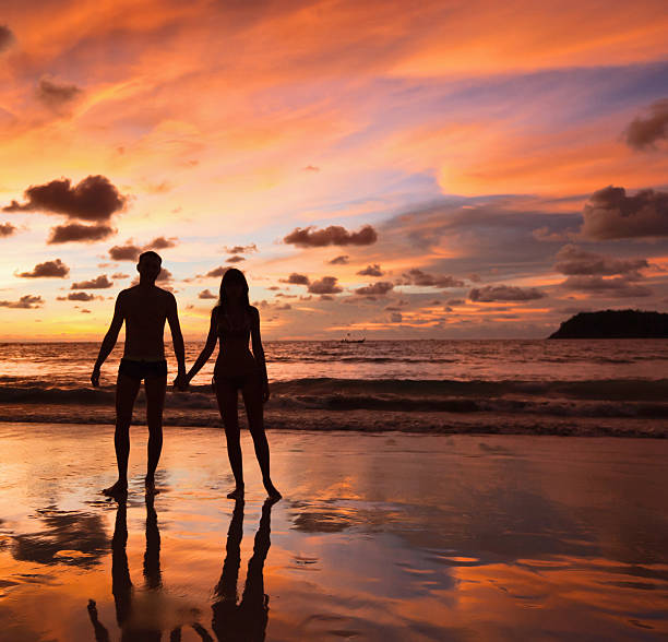 istock Silhouettes of lovers 178017775