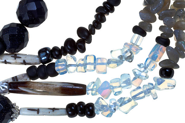 ストリングの透明、ブラックストーンと骨 bugles - animal bone stone necklace bead ストックフォトと画像