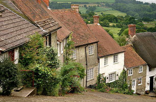 istock Gold Hill, Shaftesbury, Dorset, England, UK 178021259