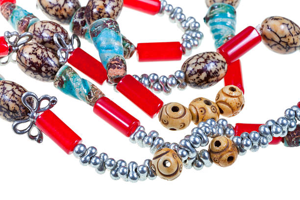 вручную завязки с бусинами - glass jewelry bead bugle стоковые фото и изображения