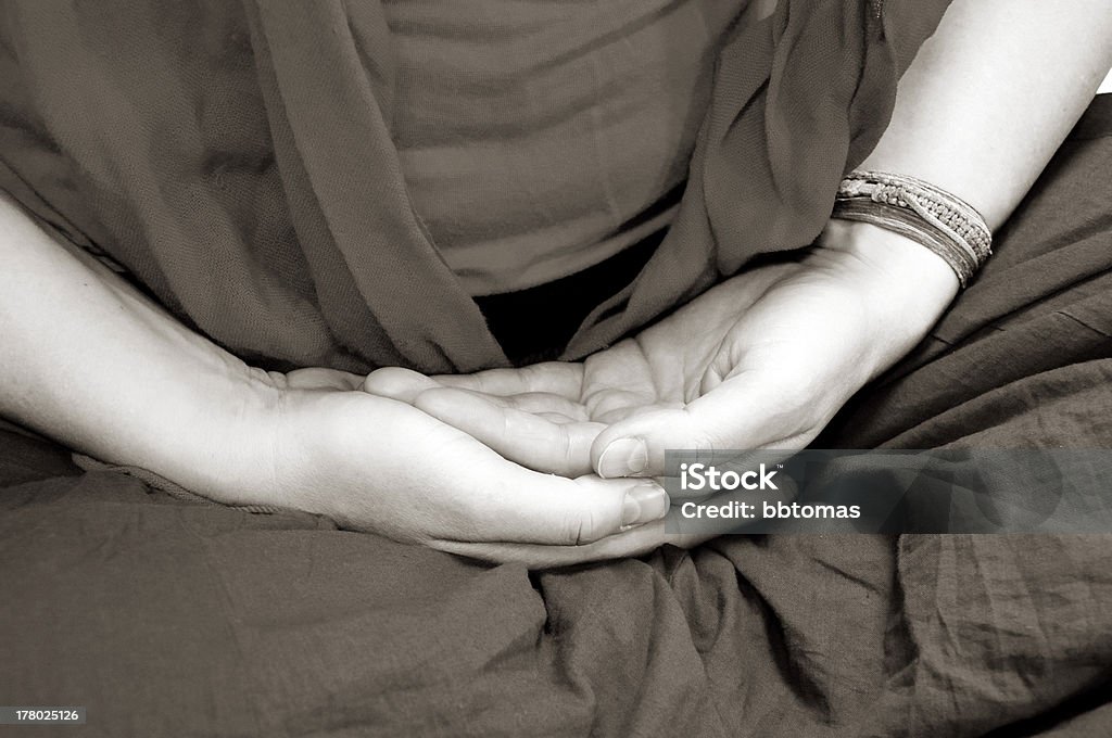 Ręce w medytacji - Zbiór zdjęć royalty-free (Czarno biały)