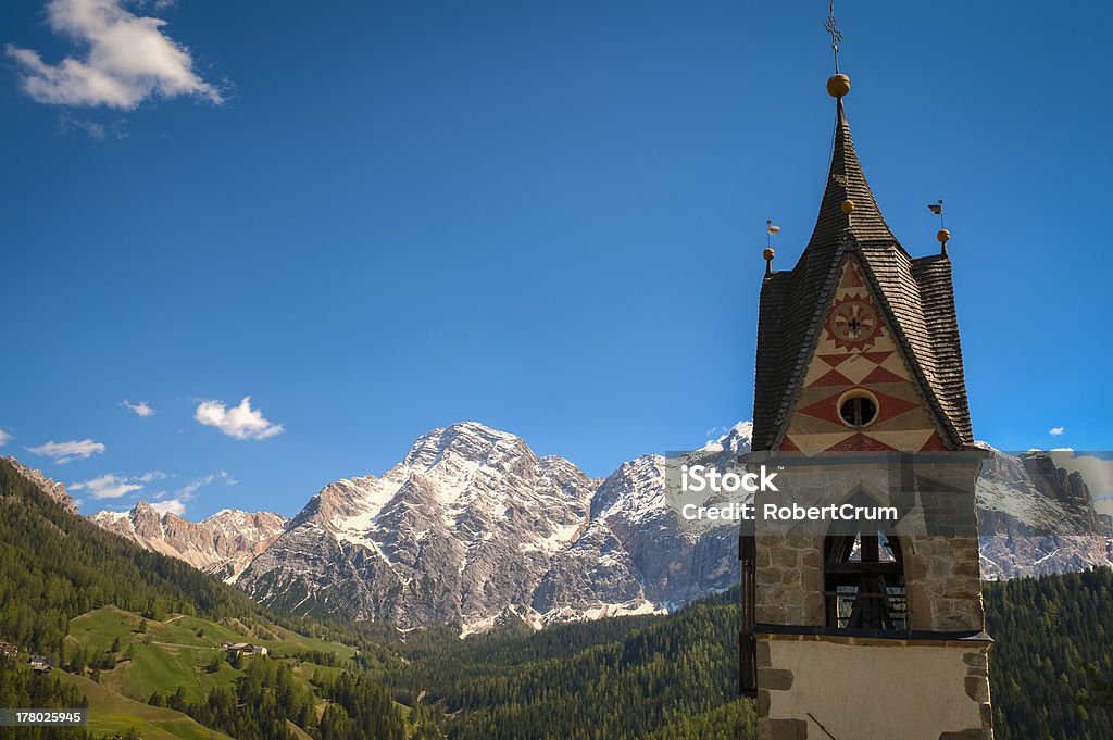 Iglesia y chapitel, tiroleses región de Italia - Foto de stock de Aguja - Chapitel libre de derechos