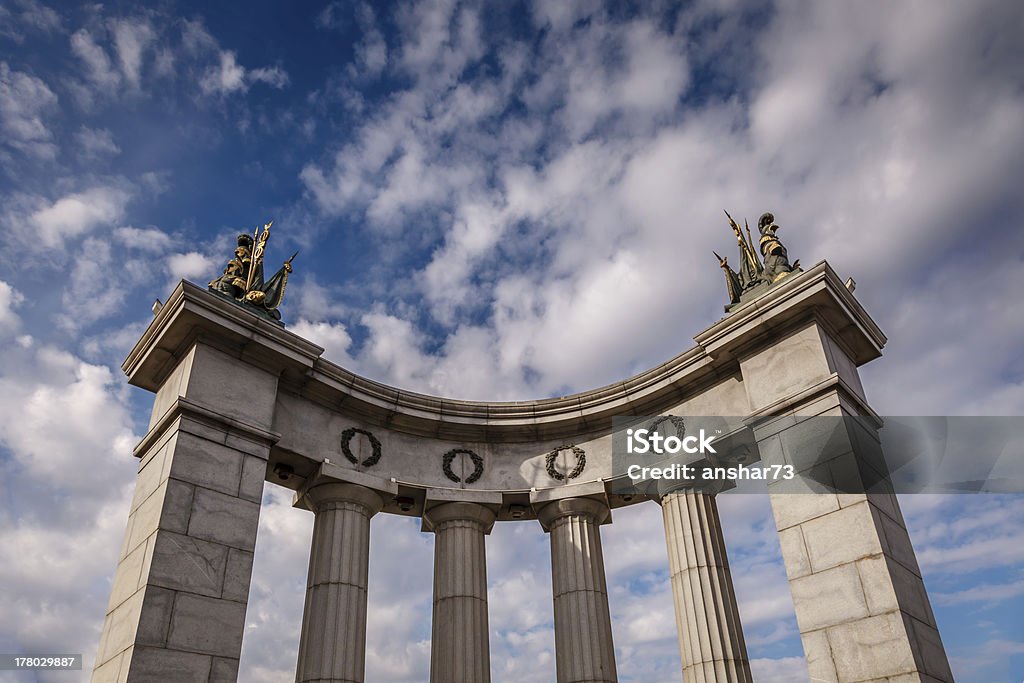 Szczegóły Bagration Bridge i niebieski niebo w tle, Moscow - Zbiór zdjęć royalty-free (Antyczny)