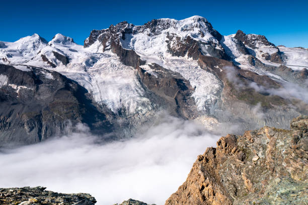 путешествие по швейцарии - вид на ледники горнера на высоте 10 000 футов - liskamm стоковые фото и изображения
