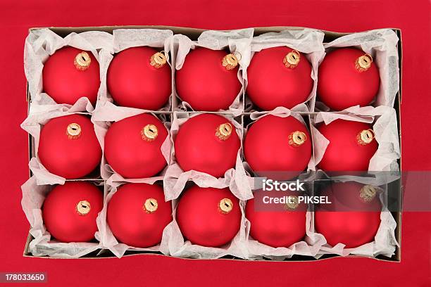 Scatola Di Natale Ornamenti - Fotografie stock e altre immagini di Composizione orizzontale - Composizione orizzontale, Confezione, Decorazione festiva