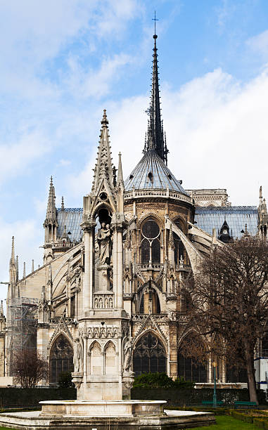 istock Fountain of the Virgin and Notre-Dame de paris 178035766