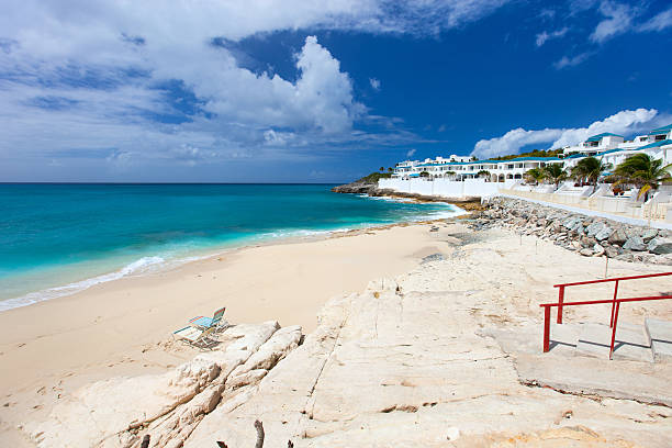 cupecoy beach in saint martin karibik - cupecoy beach stock-fotos und bilder