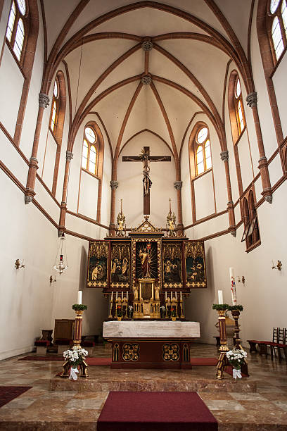 алтарь - altar church vienna gothic style стоковые фото и изображения
