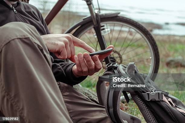 Navigator Foto de stock y más banco de imágenes de Mountain Bike - Mountain Bike, Relajación, Adulto