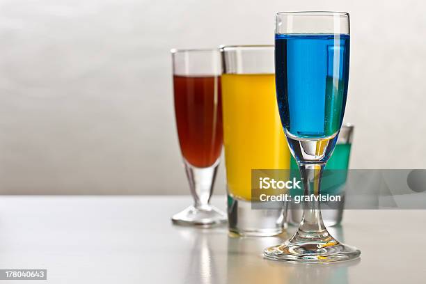 Cócteles Foto de stock y más banco de imágenes de Azul - Azul, Bebida, Bebida alcohólica