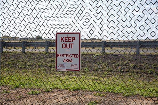 istock Hawaii road signs 178042424