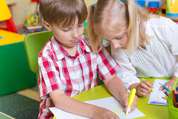 istock Two cute little prescool kids drawing 178043566