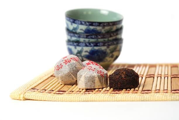saludable taza de té verde con hojas - tea chinese tea japan green tea fotografías e imágenes de stock