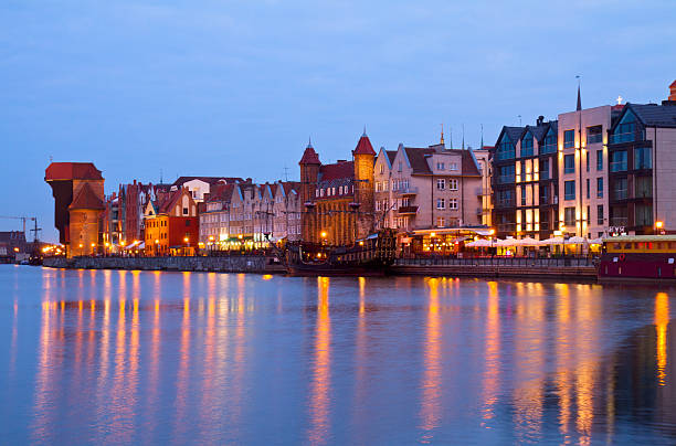 istock Motlawa and old  Gdansk at night 178046830