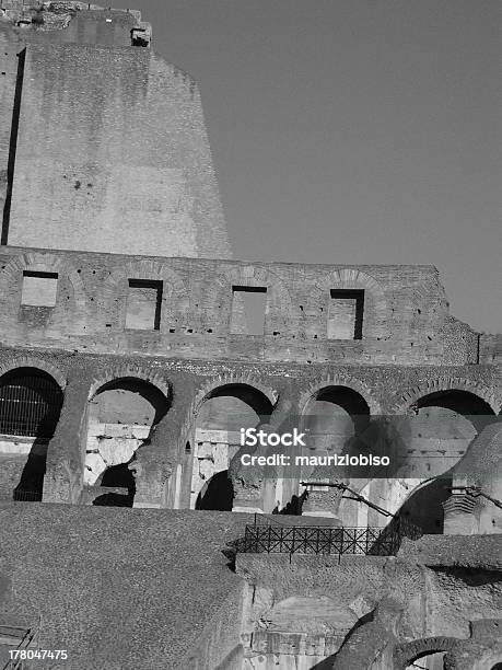 Coliseu - Fotografias de stock e mais imagens de Anfiteatro - Anfiteatro, Antigo, Ao Ar Livre